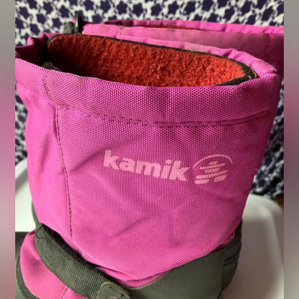 Kamik Girl’s winter snow boots purple insulated adjustable openings girls size 4